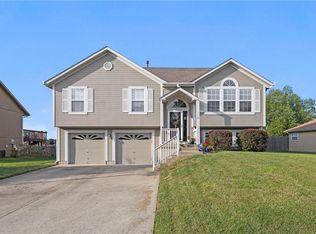 1624 SE Dalton Dr, Lees Summit, MO 64081