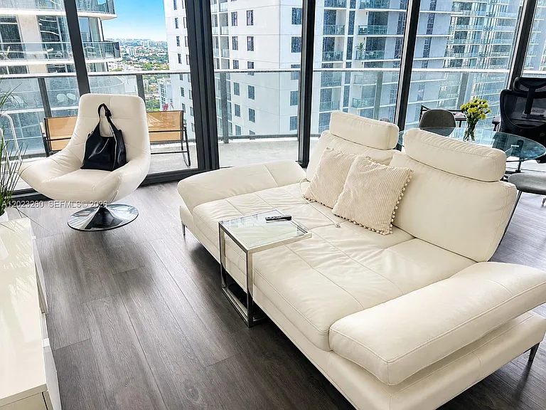 45 SW 9th St #2908 — Photo 3