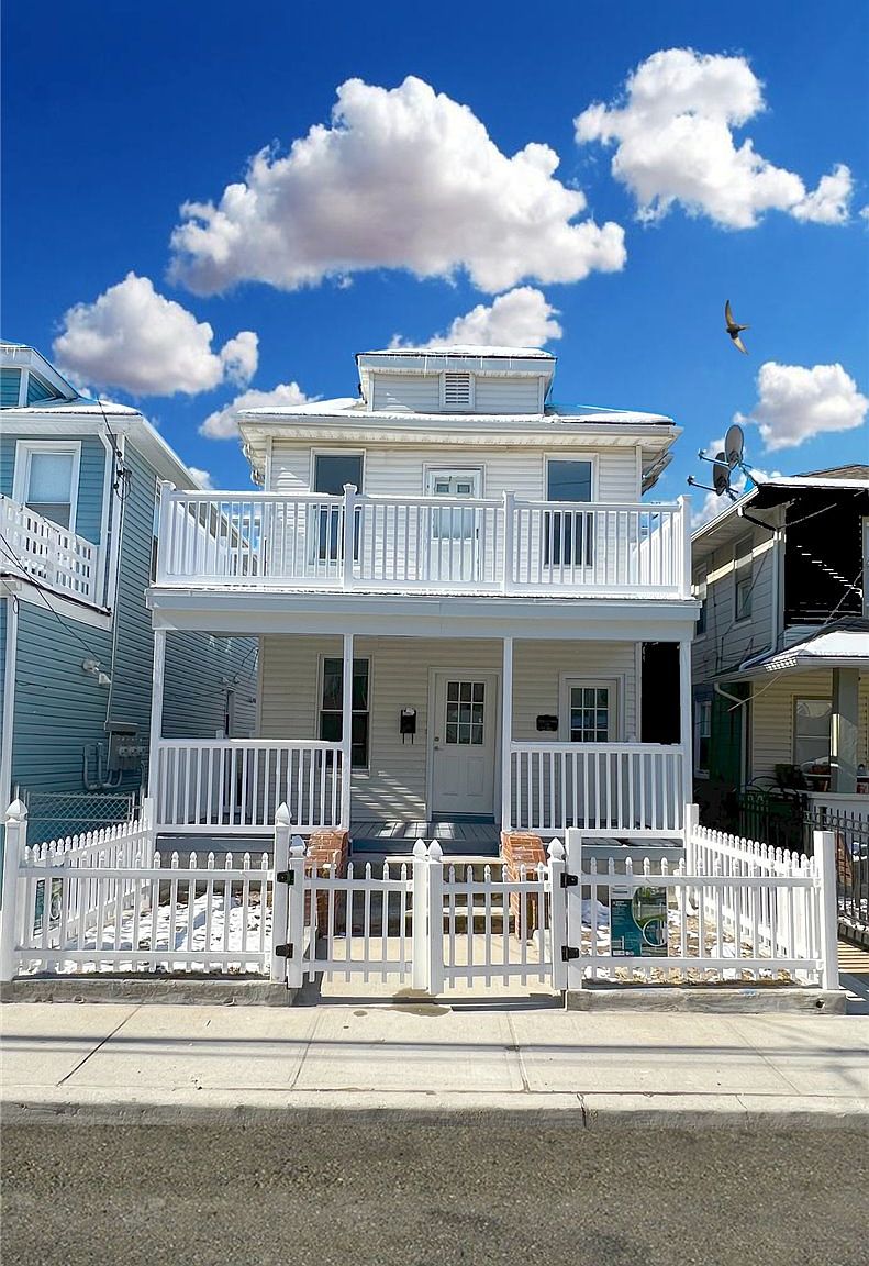 147 Beach 27 Street Far Rockaway Ny 11691 Zillow