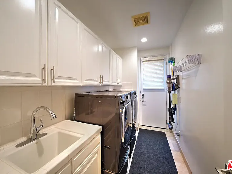 23935 De Ville Way — Photo 35
