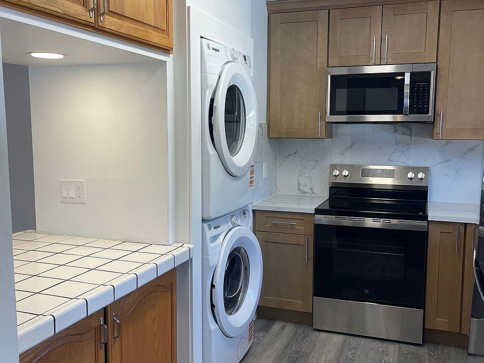 22 Oak Kitchen