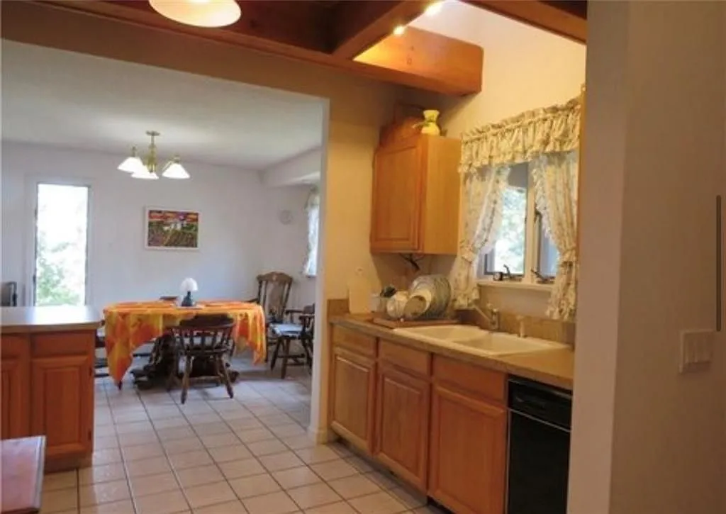 2 bed, 2.0 bath, 1751 sqft, $2,500 — Photo 3