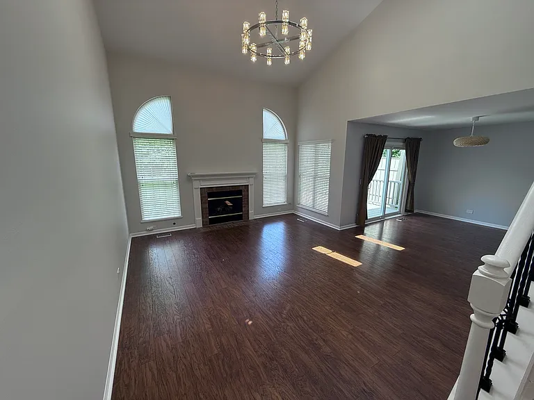 884 Dandridge Ct — Photo 2