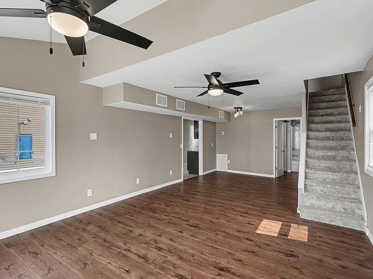 251 Edgewood Dr — Photo 7