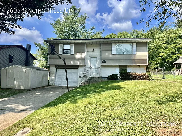 2605 Singing Hills Dr — Photo 2