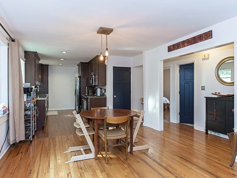 1612 N Roosevelt Ave — Photo 5