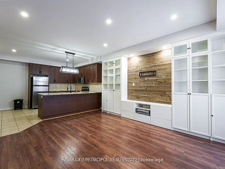 9621 Jane St #6 — Photo 5
