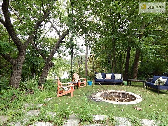 Enjoy entertaining on this private lot!