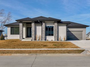 5034 150th St, Urbandale, IA 50323