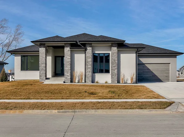 5034 150th St, Urbandale, IA 50323