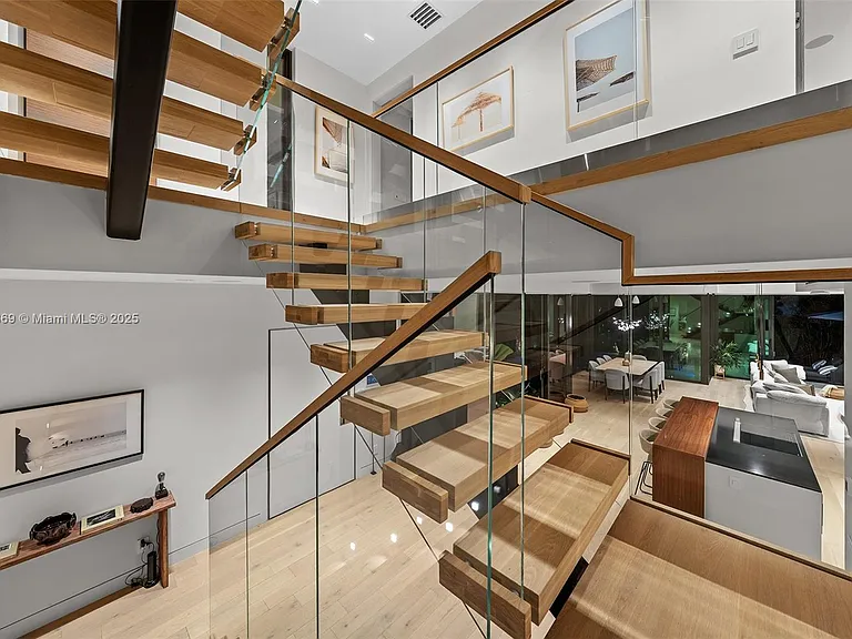 3306 NE 16th St — Photo 13