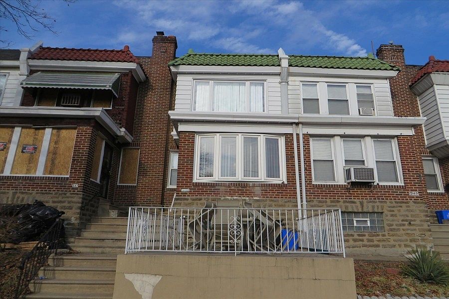 1st image of 245 W Godfrey Ave