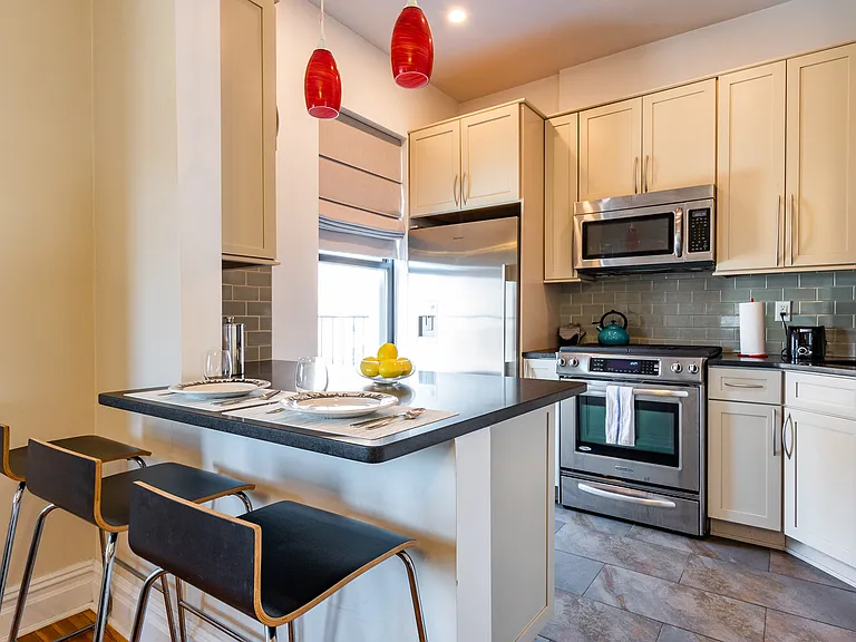 882 Union St #4D — Photo 2