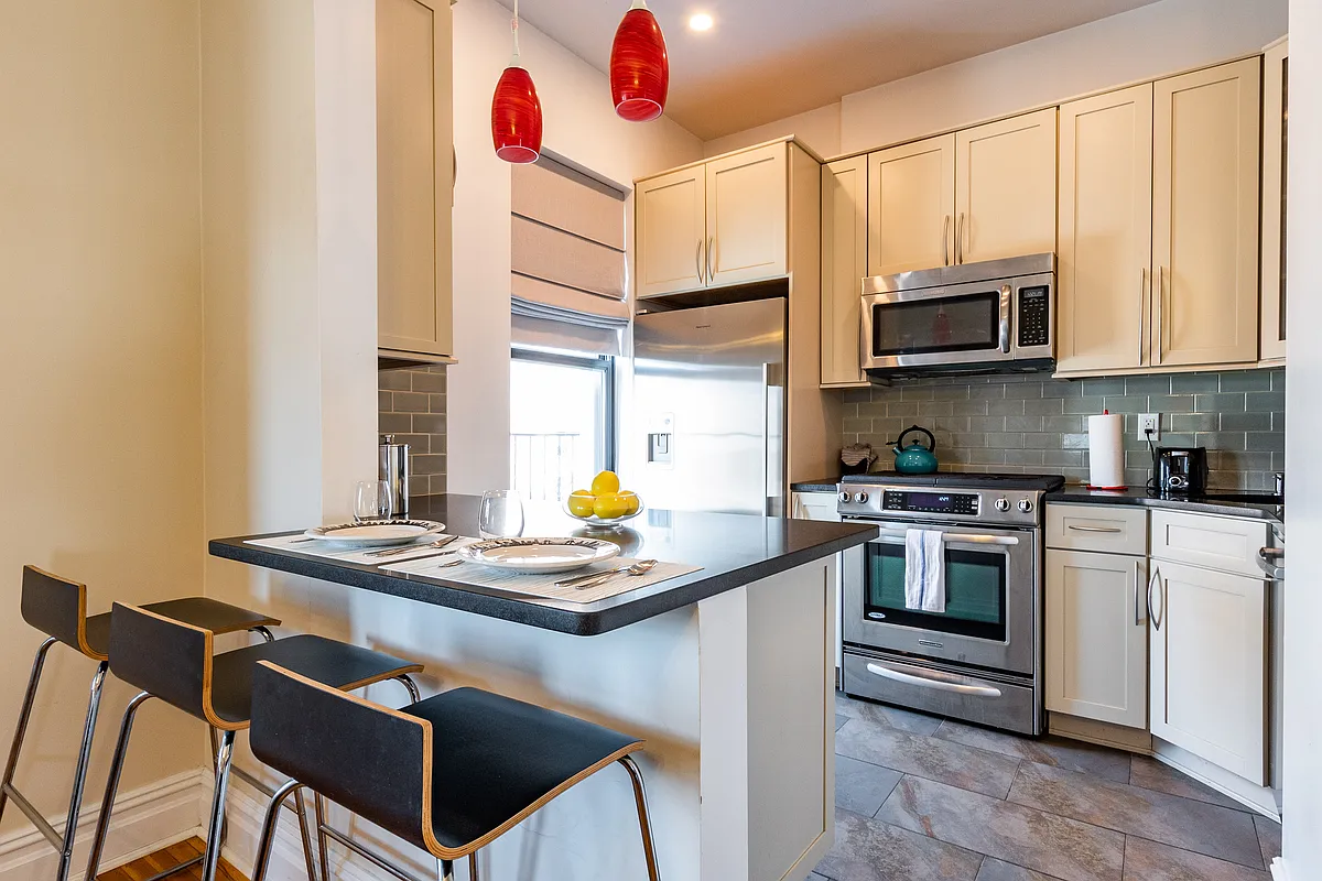 Building Photo - 882 Union St #4D