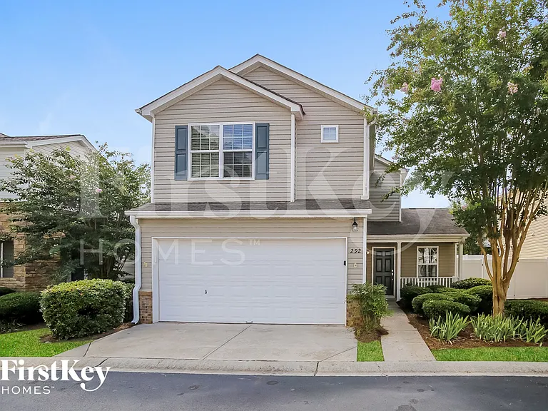 292 Hiawassee Dr — Photo 1