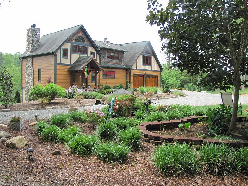 Newly landscaped 2016 : Spring 2016