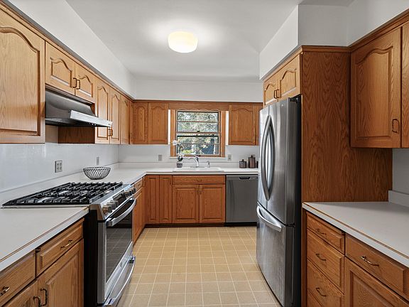 5th image of 4921 Mayview Rd