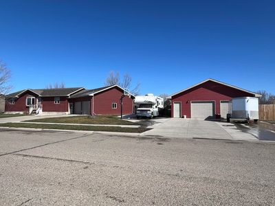 955 Saxton Dr, Huron, SD, 57350