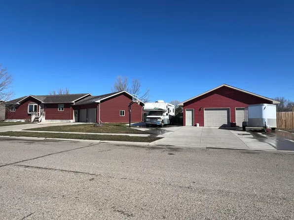 955 Saxton Dr, Huron, SD 57350