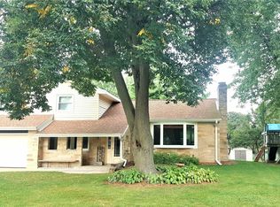 1942 Mitten Ct, East Troy, WI 53120