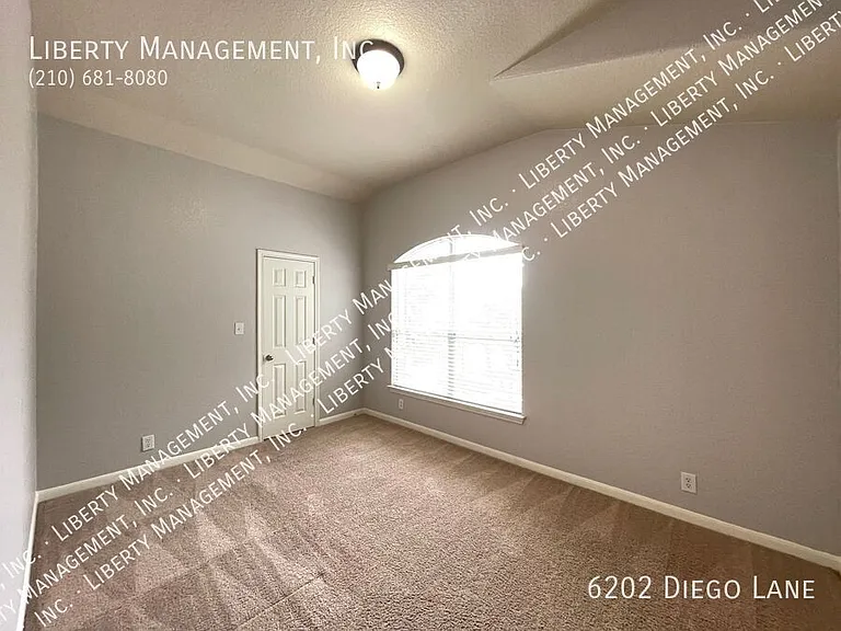 6202 Diego Ln — Photo 38