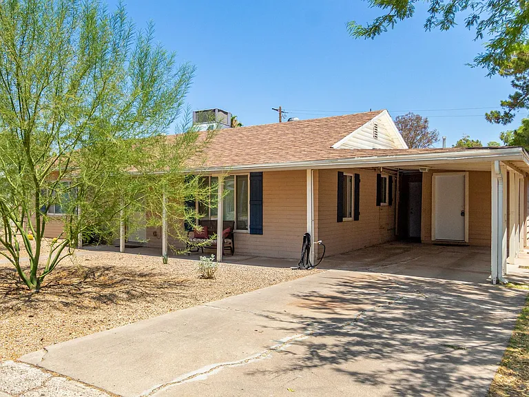 1019 S Una Ave — Photo 3