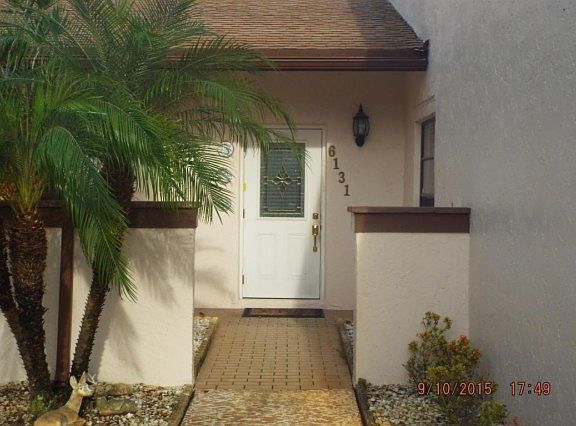 3rd image of 6131 Elsinore Cir