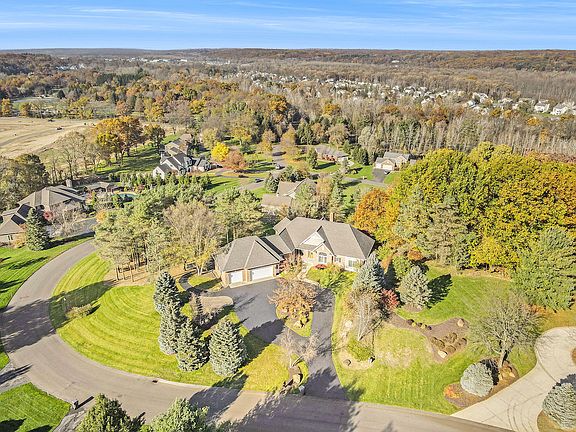 4th image of 1366 Old Oak Hill Dr