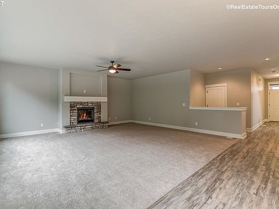 5th image of 837 SE Bacarra St