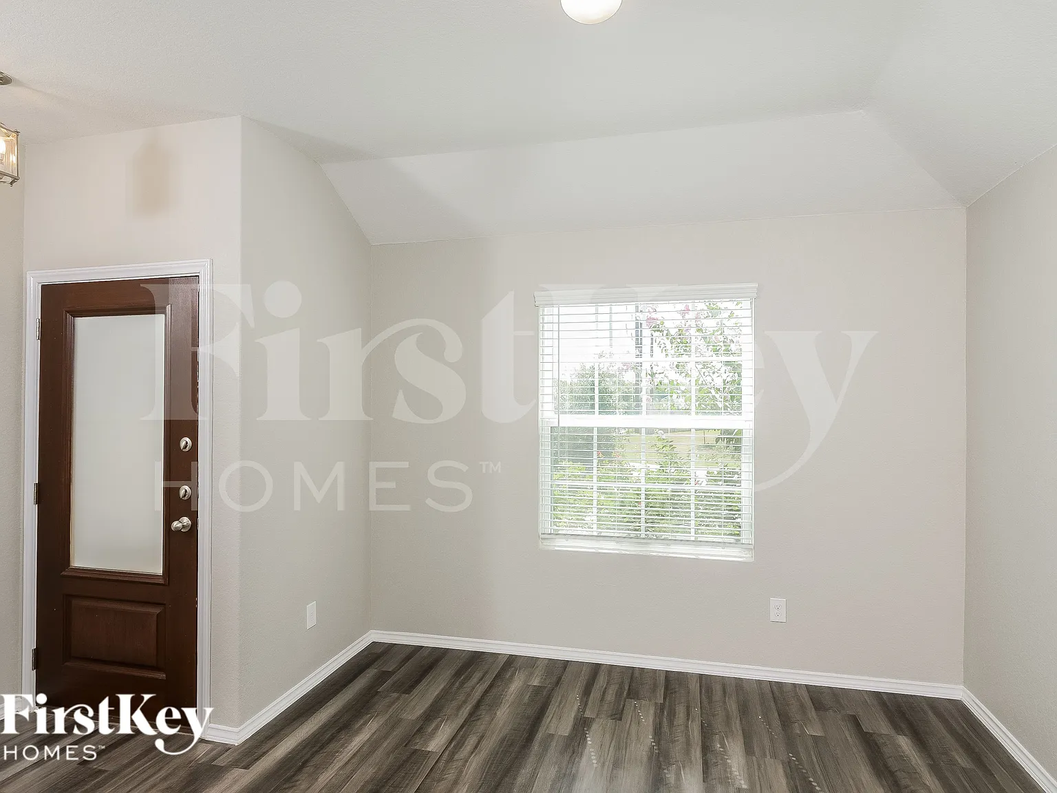 3 bed, 2.0 bath, 1641 sqft, $1,800 — Photo 4