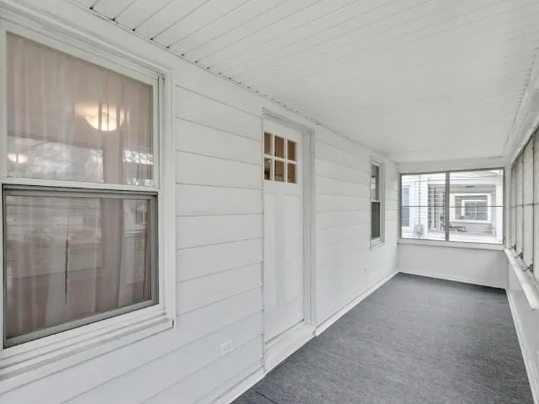 19 Rose Ave — Photo 3