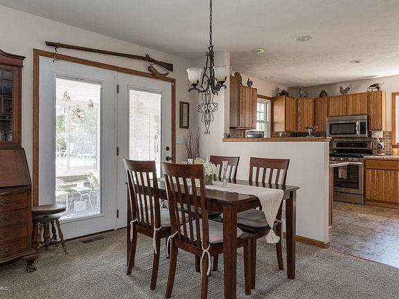 4th image of 35555 Riverview Dr