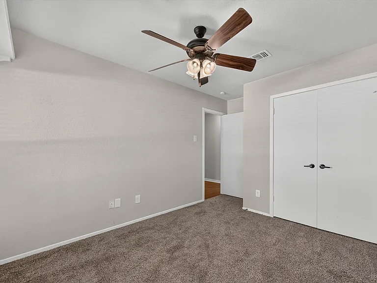 209 Glenwood Dr — Photo 17