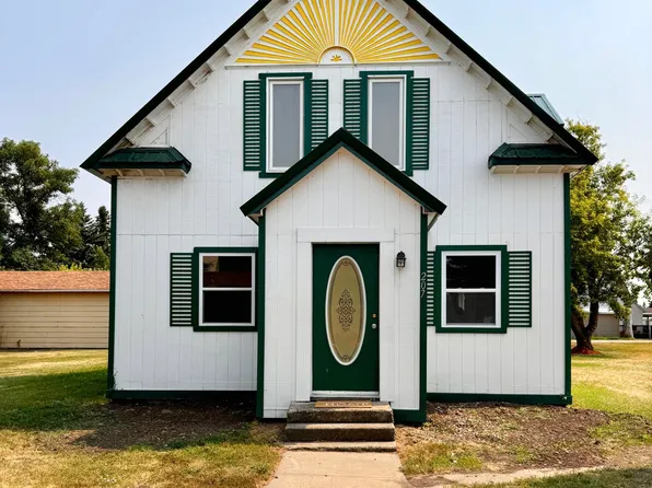 207 Madison Ave NW, Bowbells, ND 58721