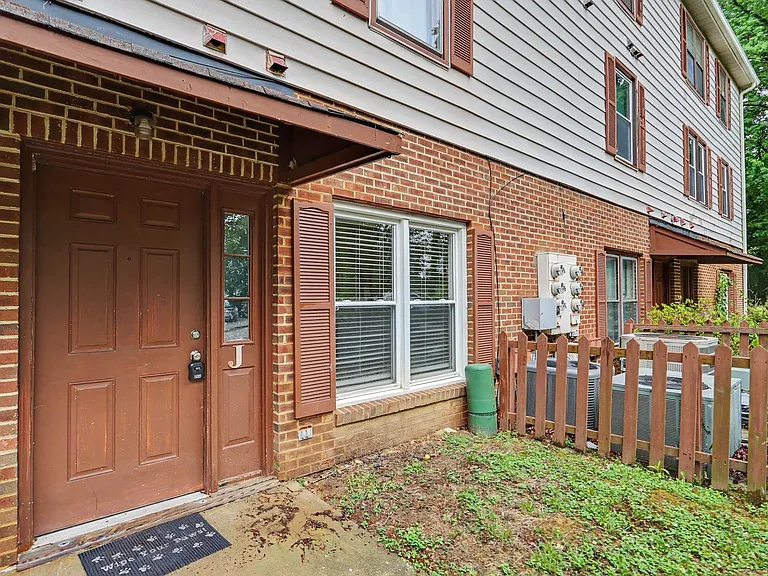 308 Patriot Ln #J — Photo 3