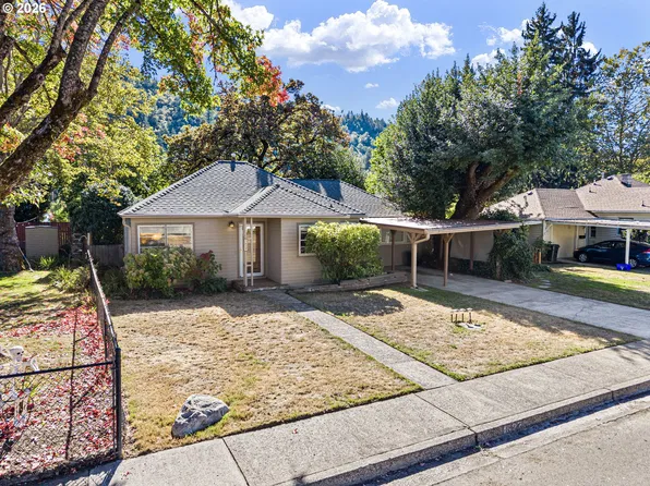 1627 W Brown Ave, Roseburg, OR 97471