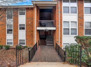 1920 Hunting Lake Ct, Saint Louis, MO 63122