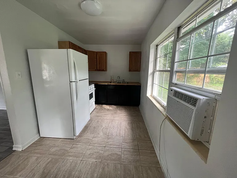 190 E Highland Dr — Photo 10