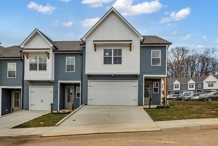 3 bed, 2.5 bath, 1937 sqft, $2,400 — Photo 3