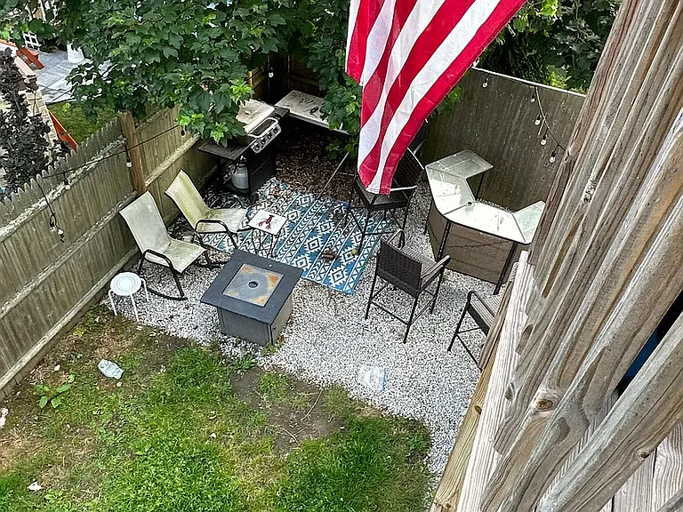 115 Van Zandt Ave #1 — Photo 10