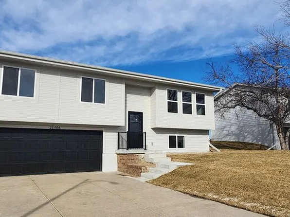 21504 Arabian Rd, Elkhorn, NE 68022