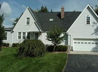 2785 Oak St, Willoughby Hills, OH