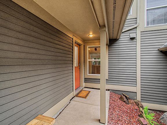 3rd image of 306 Redrock Drive