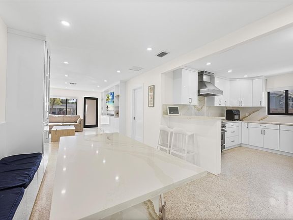 3rd image of 1228 NE 17th Avenue