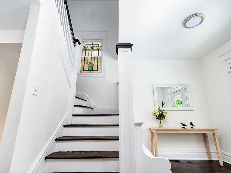 Hartford St — Photo 16