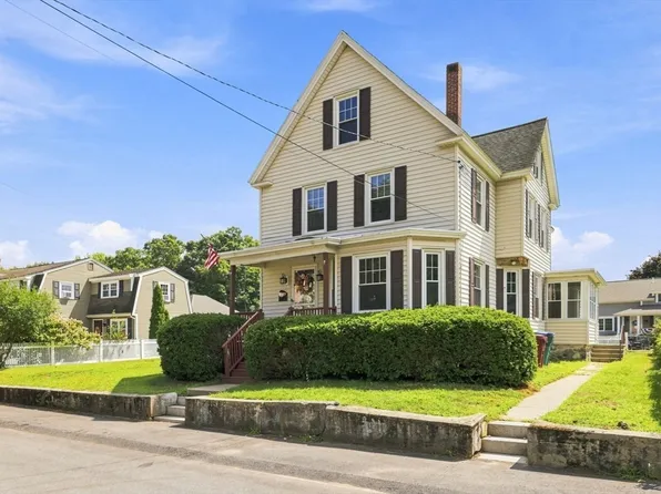 15 Hampstead St, Lowell, MA 01852