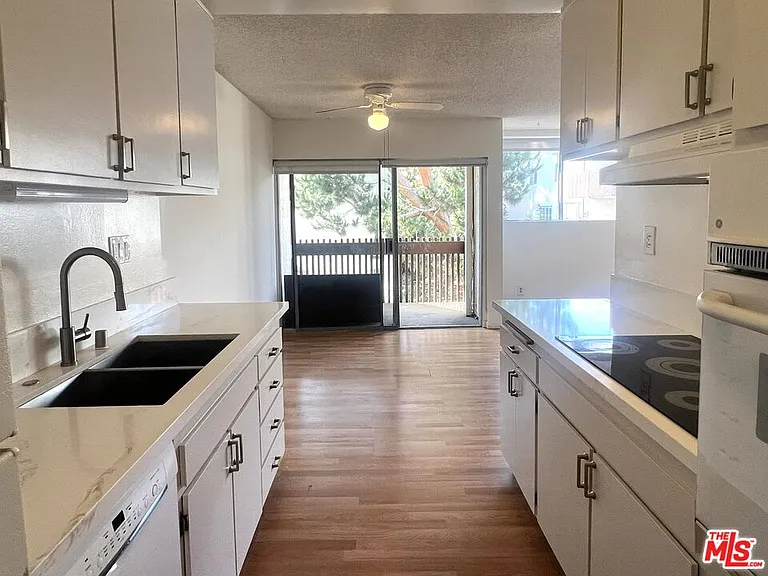 6000 Canterbury Dr #6000D212 — Photo 13