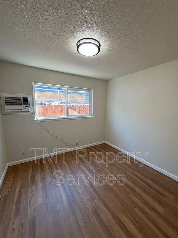 3 bed, 2.0 bath, 1477 sqft — Photo 4