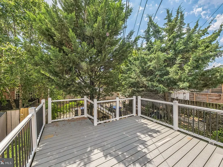 723 K St NE — Photo 23