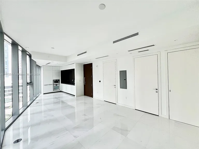 300 S Biscayne Blvd #806E — Photo 12